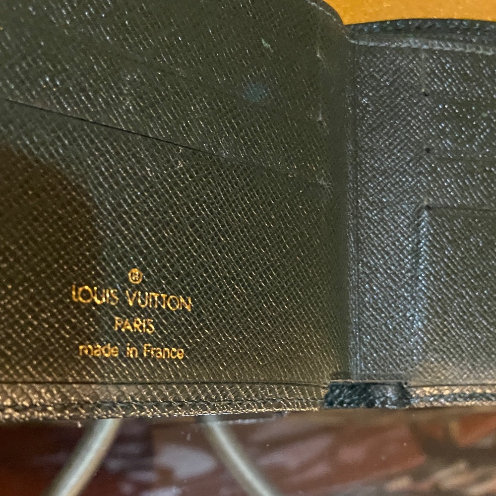 Louis Vuitton Textured Black Wallet - Picture 5 of 10